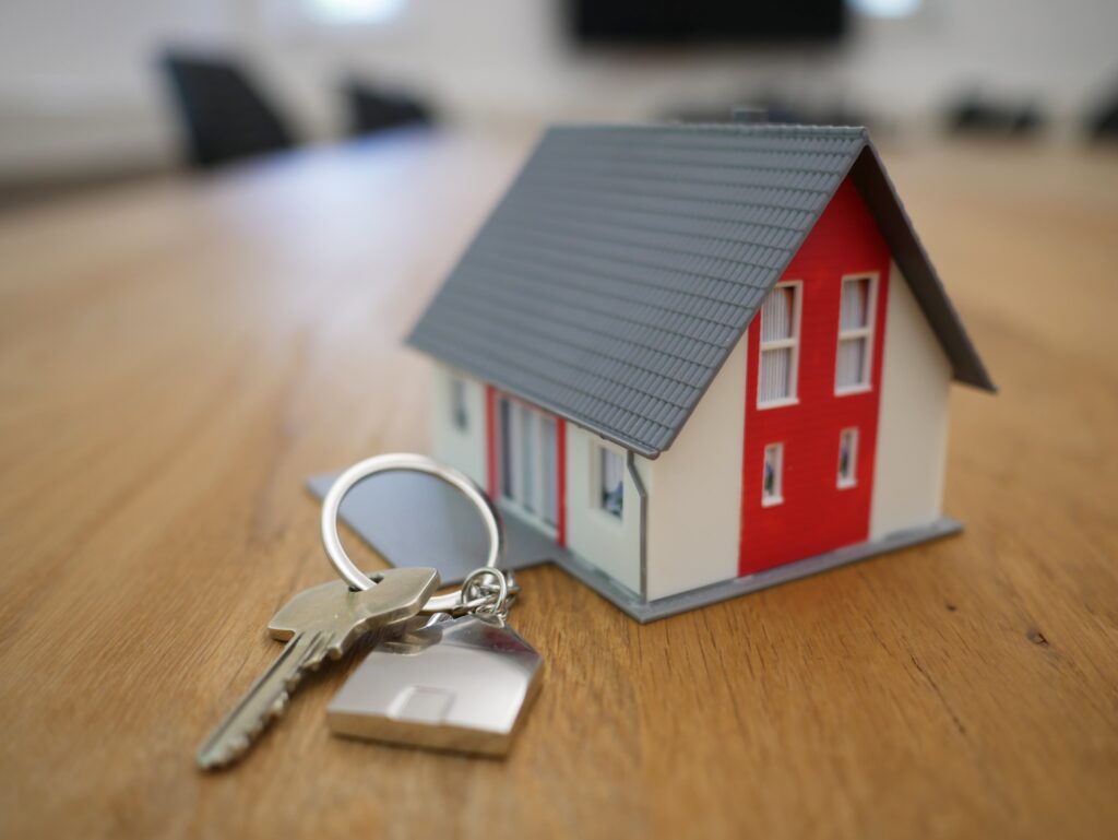 A key and small model house on a table.